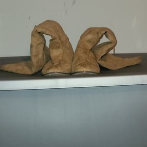 Women wheat boots used